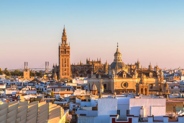 Weekend lovers in Seville