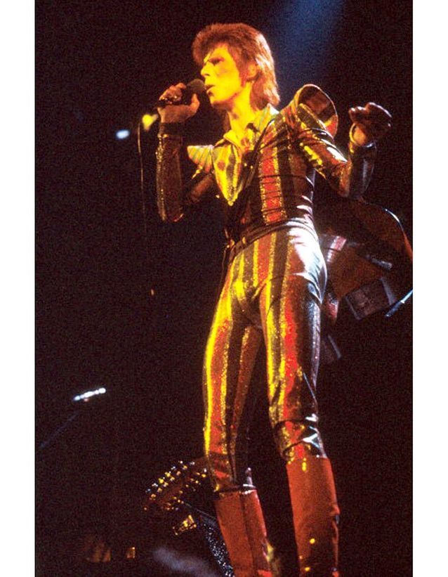 Glam rock David Bowie de Ziggy au Dandy : le roi du style c #39 était