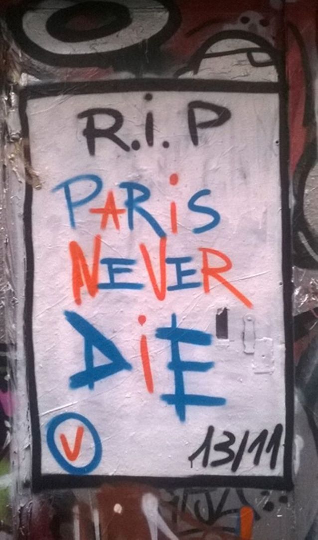 « R.I.P Paris ne meurt jamais », rue Denoyez, dans le XXe arrondissement 