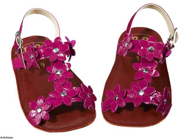 Maman guide shopping tendance mode enfant anglais sandales fleurs pepe