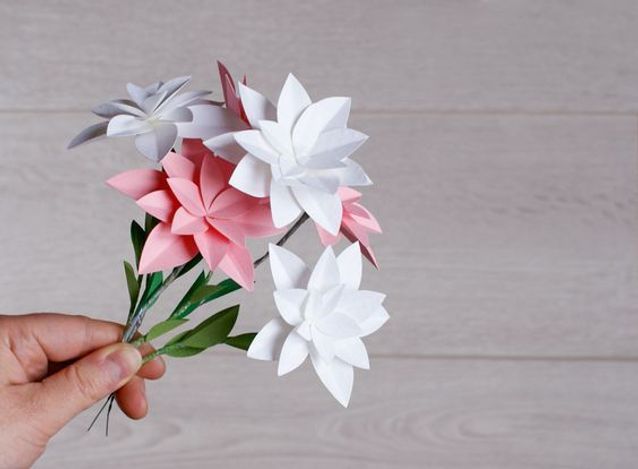 Cadeau fête des mères à faire soi-même : des fleurs en papier