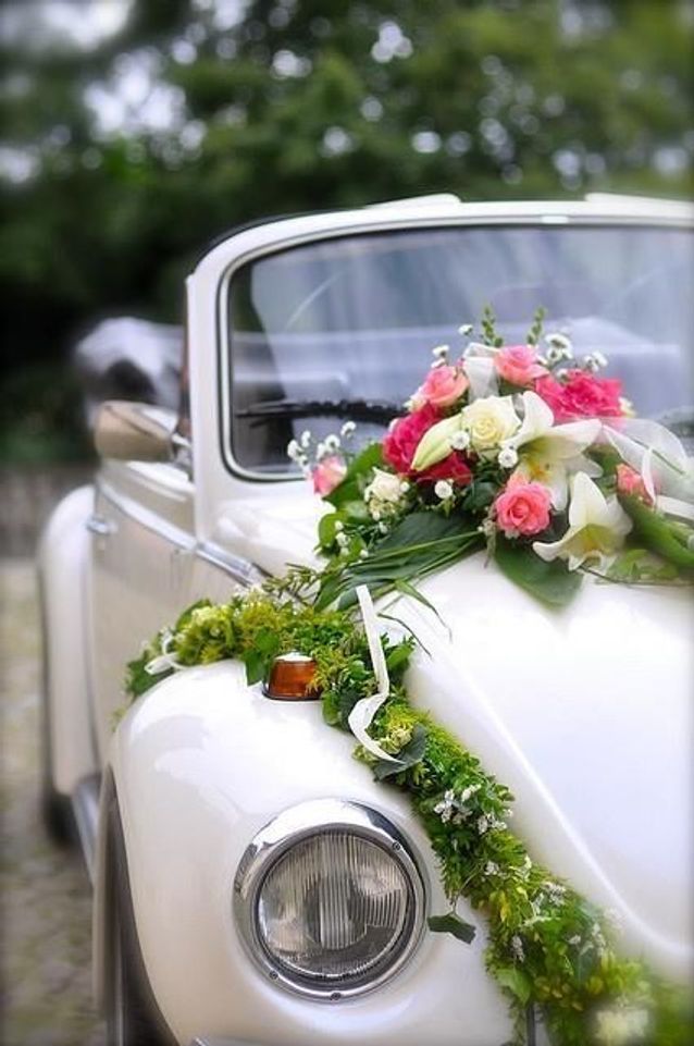 Décoration voiture mariage fleurs