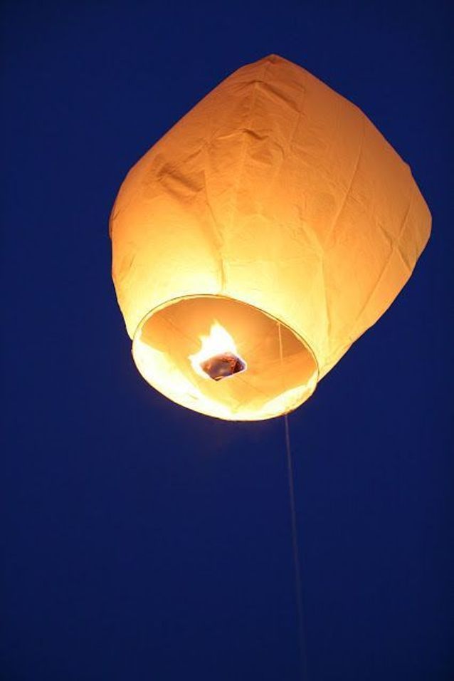 Lanterne volante papier - Les lanternes volantes, l'animation poétique d'une  soirée fantastique - Elle
