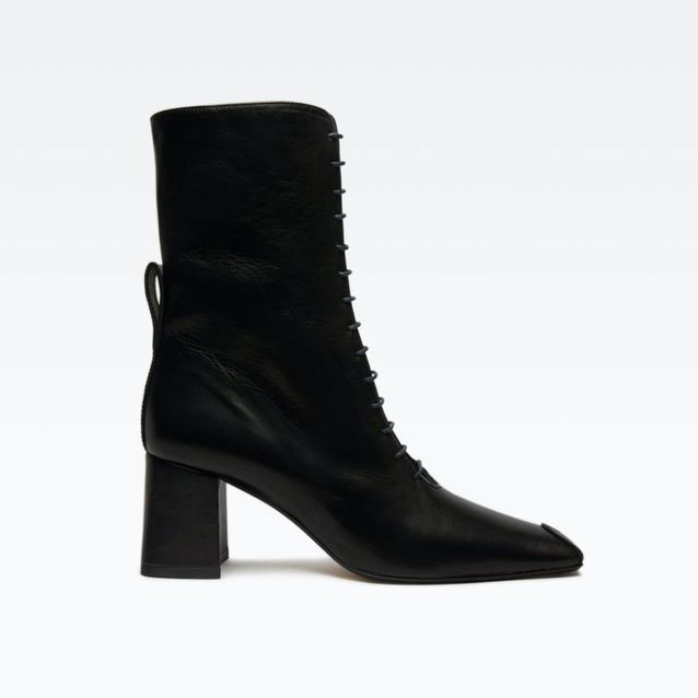 Ankle Boot Trends For Fall-Winter 2021-2022 Flat Ankle Boots