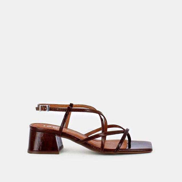 sandales entre doigts