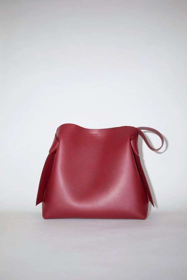 Tendance mode printemps : le sac oversized s'impose Sac Acne - Tendance mode printemps : le sac oversized s'impose