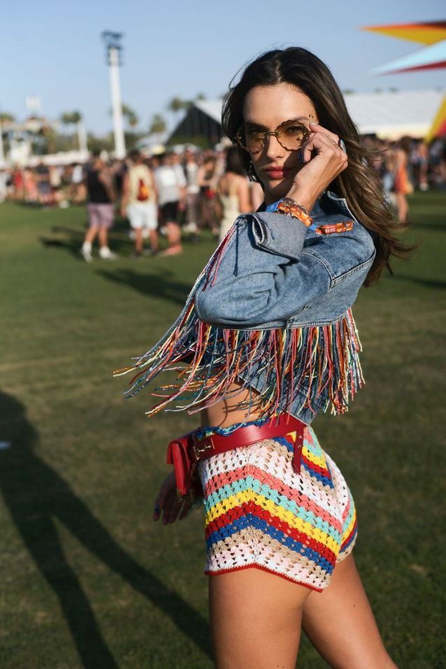 Découvrez vite les plus beaux looks de Coachella ! Elle