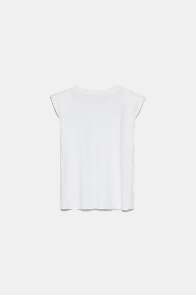 Tshirt à épaulettes Zara 25 pièces repérées chez Zara, H&M et Mango