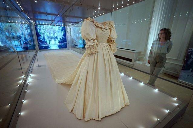 Lady Di Princess Diana's Wedding Dress Will Be Exhibited At Kensington ...