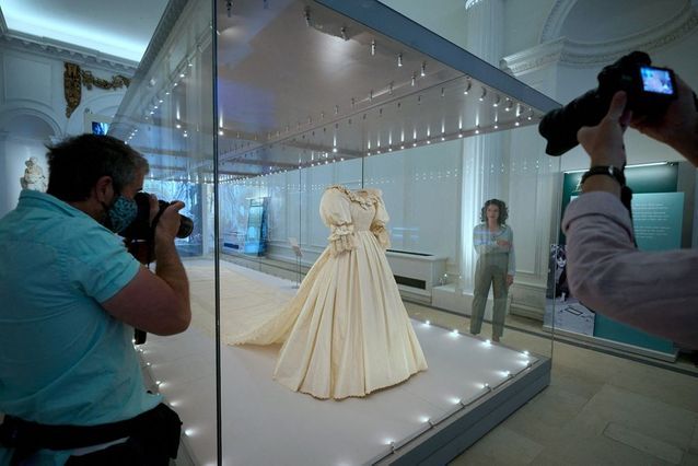 Lady Di's wedding dress has over 10,000 pearls and sequins