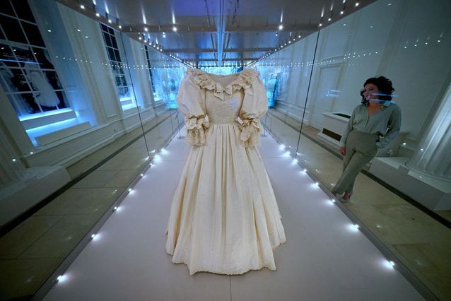 Lady Di's wedding dress on display for the first time in twenty-five years