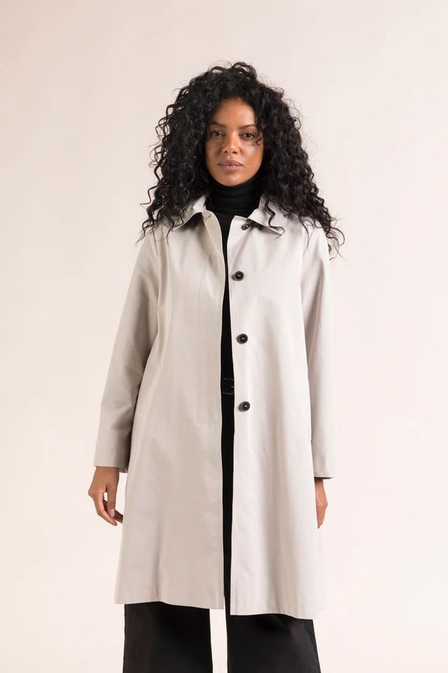 Trench mi long deperlant chez Trench Coat 20 trenchs pour adopter le must have de la saison Elle