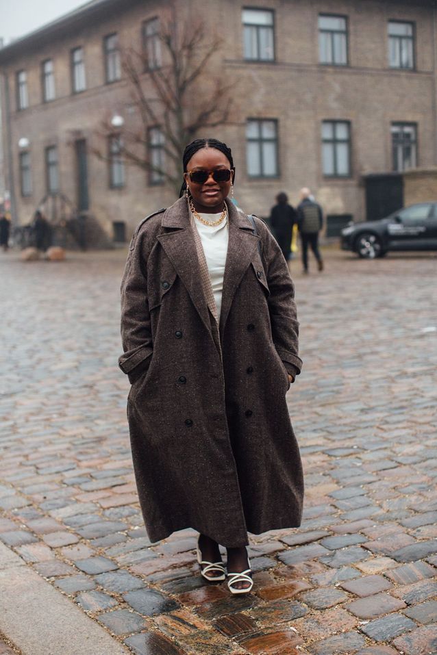 Fashion Week de Copenhague un manteau marron Street style