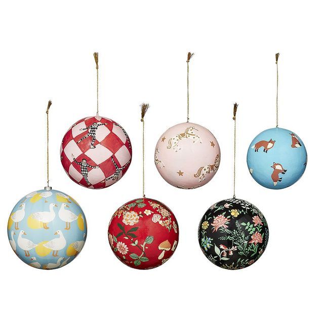 Les plus belles boules de Noël à suspendre au sapin - Elle