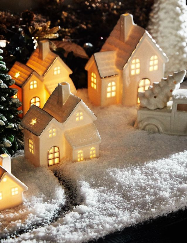 Noël : on décore la maison avec un village enneigé