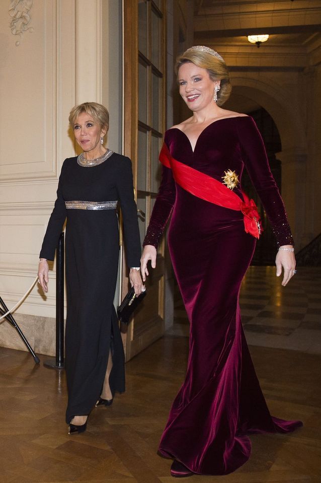 Brigitte Macron Ultra Chic Et Elegante Pour Assister A Une Soiree De Gala En Belgique Elle