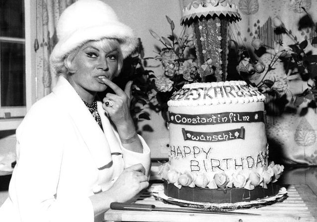 Anita Ekberg Les Plus Beaux Gateaux D Anniversaire Des Stars Elle