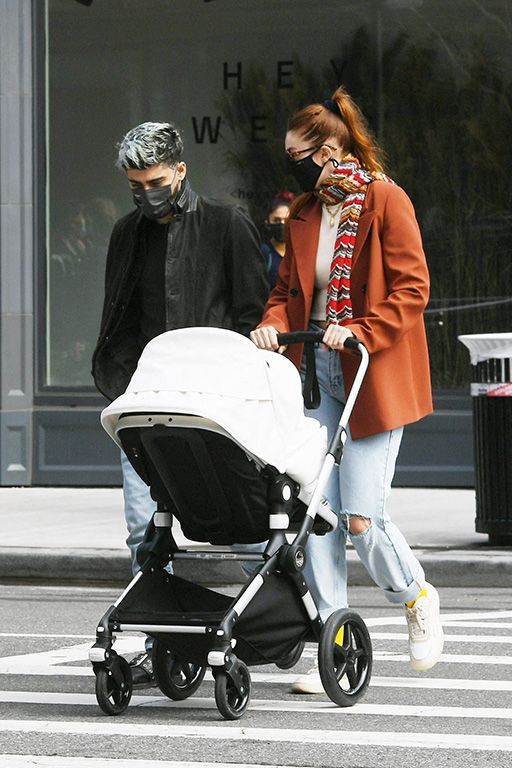 Gigi Hadid Zayn Malik Et Leur Fille Khai Balade Stylée Dans Les Rues De New York Elle 6208