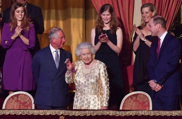 anniversaire reine d angleterre La Reine Elisabeth Ii A Salue Toute La Famille Royale Venue anniversaire reine d angleterre