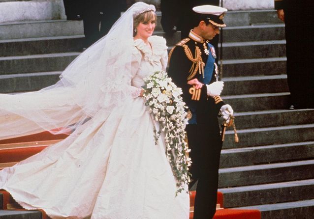 Lhistoire De La Deuxième Robe De Mariée Secrète De Lady Diana Elle 5332