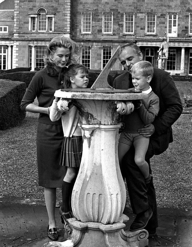 Grace Kelly, son mari et deux de ses enfants