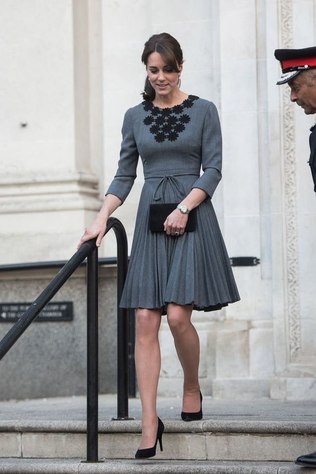 La robe grise - Les robes de Kate ...