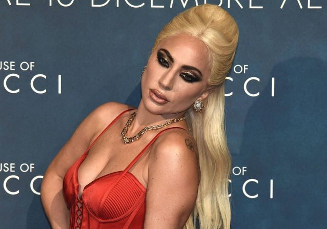 Lady Gaga sublime à Milan pour la première de « House of Gucci »