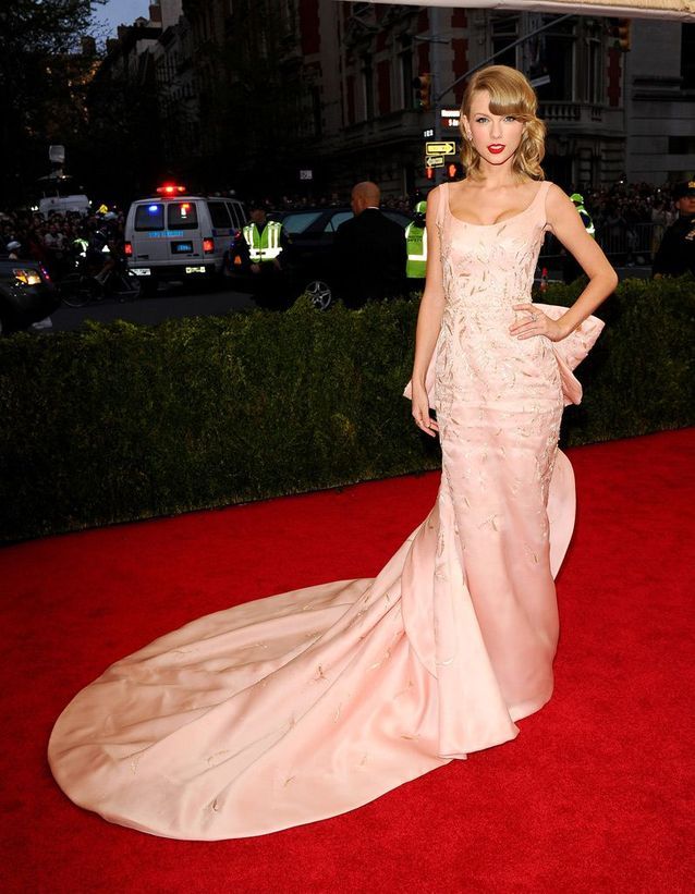 taylor swift in oscar de la renta
