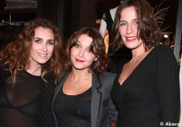 Mlle Agnes Et Emma De Caunes S Eclatent A La Soiree Versace Pour H M Elle