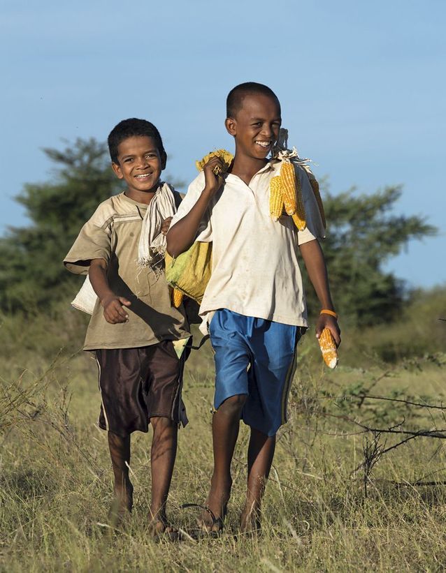 Francklyn, 14 ans, et son frère Olivier, Madagascar