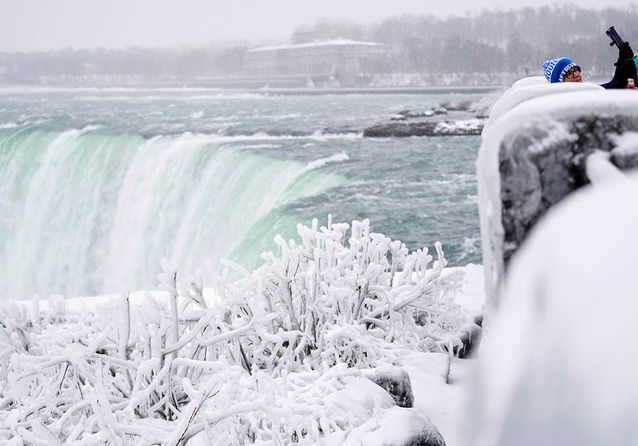 Les chutes du Niagara gelées, un phénomène impressionnant  