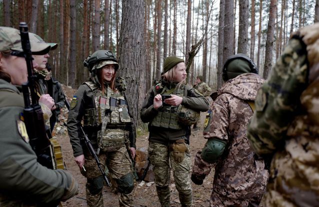 Qui sont les « Sorcières de Boutcha », ces ukrainiennes qui prennent les armes ? 