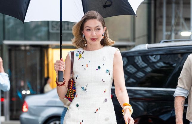 « Flip flop bob » : comme Gigi Hadid, on craque pour le carré rétro-chic cet été
