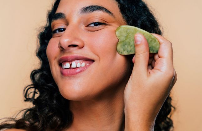 Gua Sha, collagène, santé bucco-dentaire... Des expertes passent au crible les idées reçues