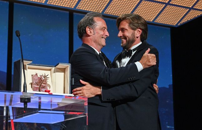 Cannes 2022 : Ruben Östlund remporte la Palme d’or avec « Triangle of Sadness »
