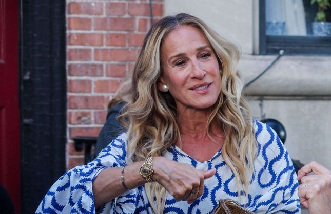 Anne-Élisabeth Lemoine fait pleurer Sarah Jessica Parker dans « C à vous »