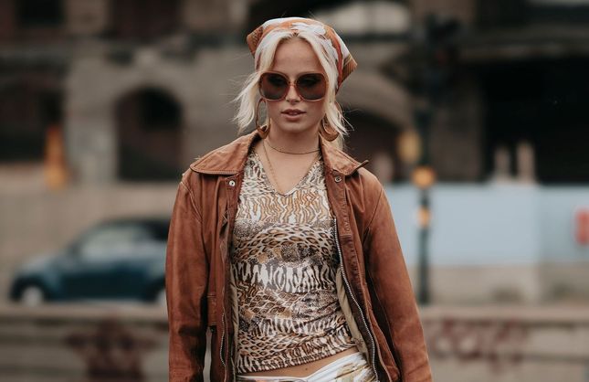 12 foulards qui paraissent dix fois leurs prix 