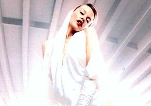 Histoire d’une tenue : la combinaison de Kylie Minogue dans son clip « Can't Get You Out Of My Head »
