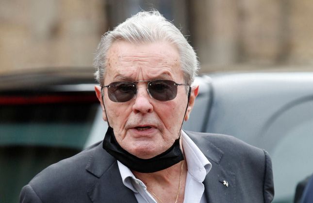 Alain Delon : cette raison pour laquelle il ne voulait pas dire qu'il avait un cancer