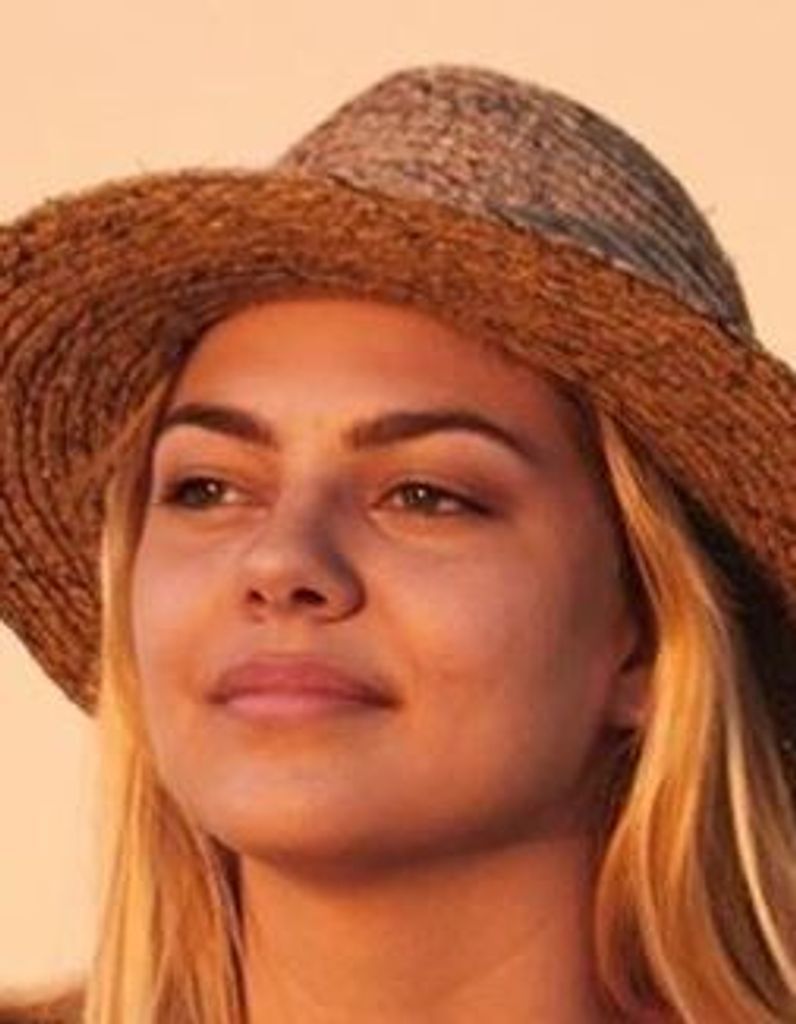 Louane Change Totalement De Coupe De Cheveux Et De