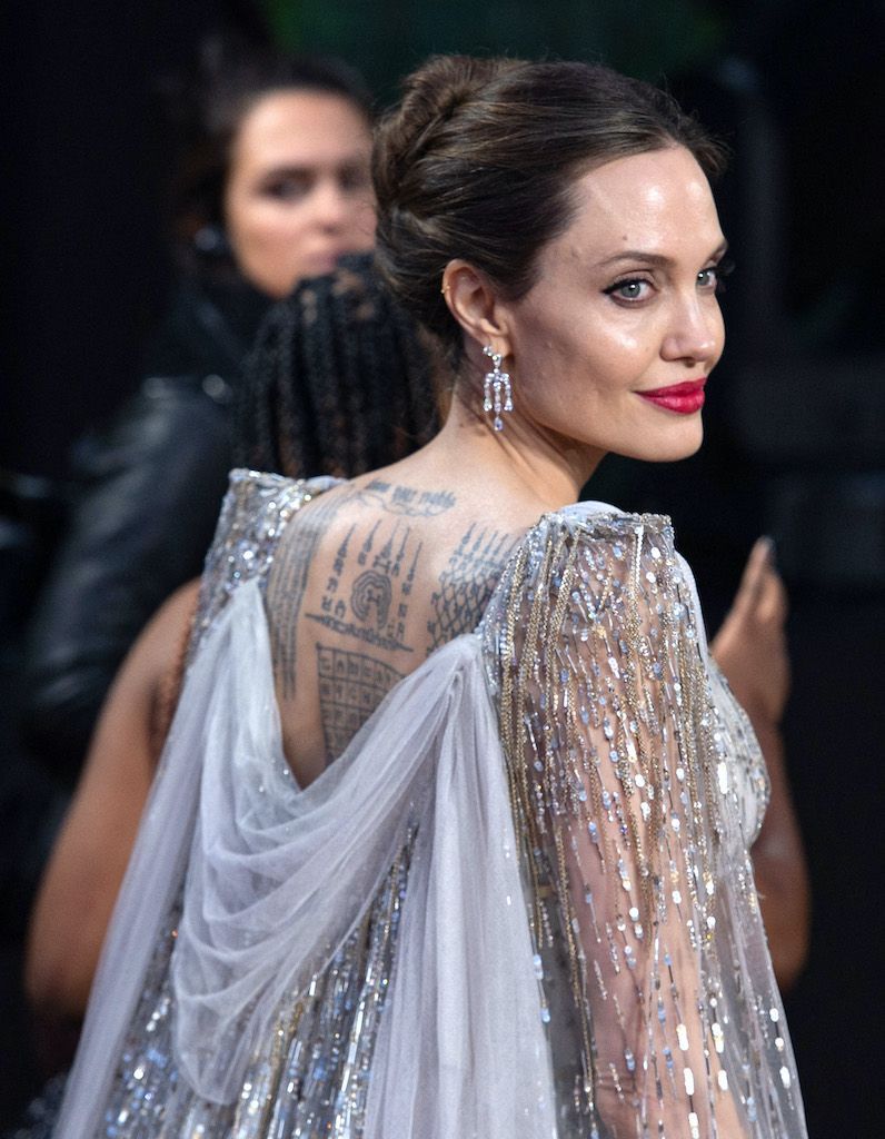 Angelina Jolie Son Hommage A Sa Mere Decedee Elle