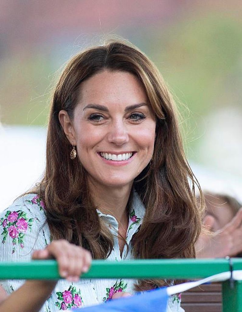 Quel Est Le Metier De Kate Middleton Kate Middleton : mais qui est cette maman qui l'éclipse totalement à  l'école de George et Charlotte ? - Elle
