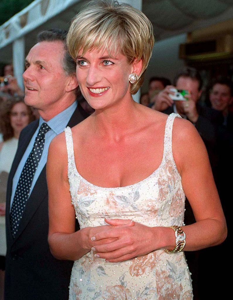 Lady Di Et Hasnat Khan Leur Grande Histoire D Amour Secrete Elle