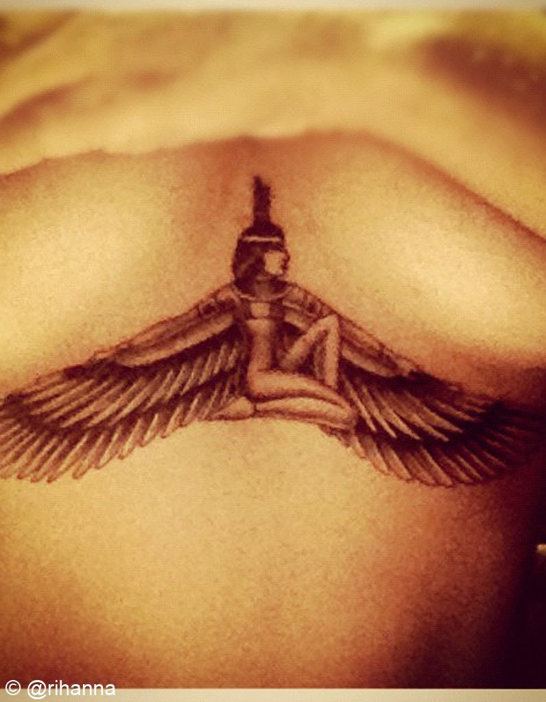 Rihanna Un Nouveau Tatouage En Hommage A Sa Grand Mere Elle