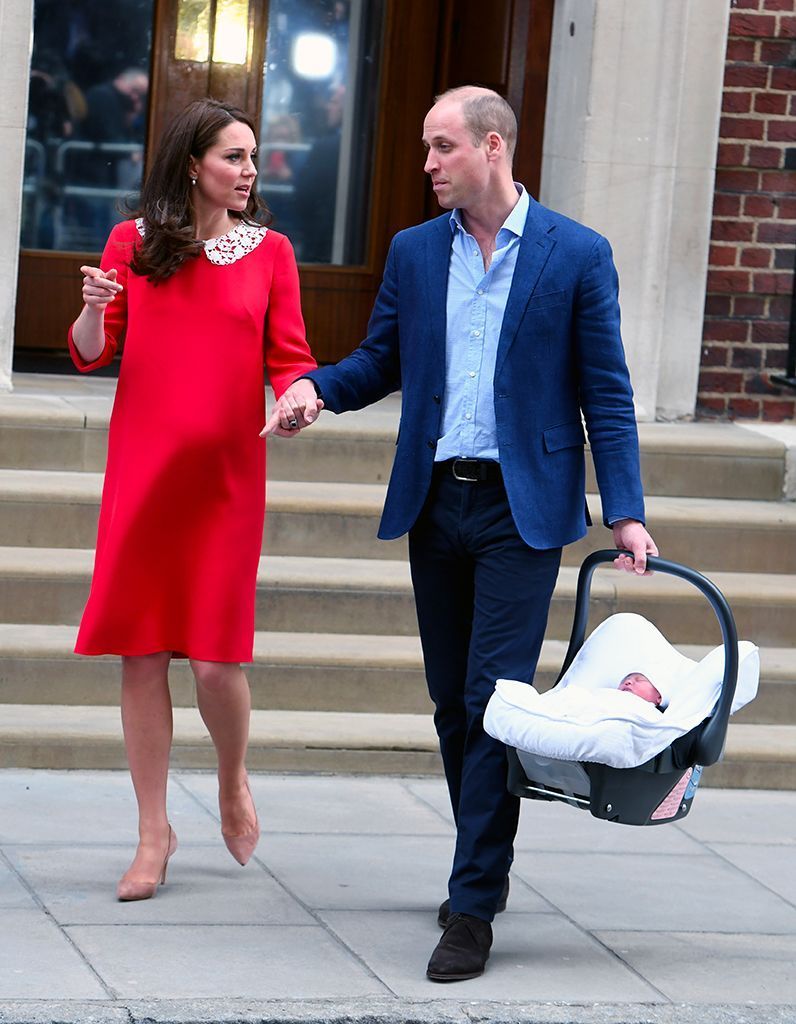 Royal Baby Le Prince William En Sortie Officielle Donne Des Nouvelles Du Bebe Elle