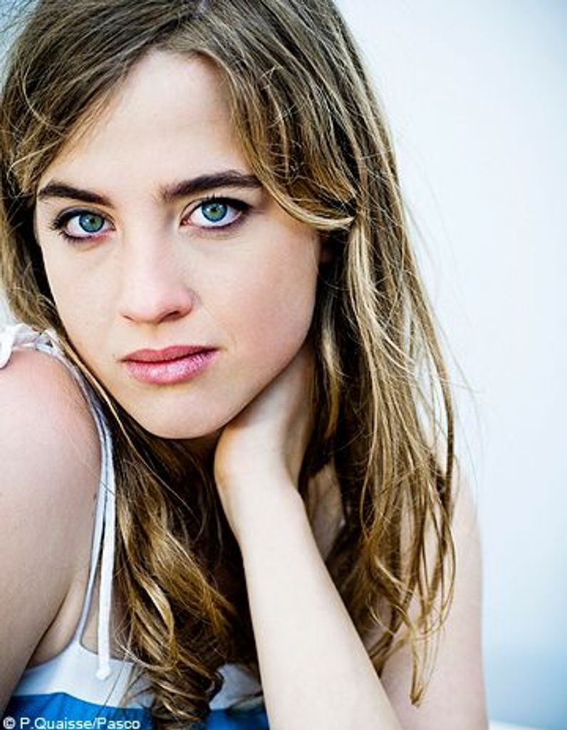 Une Journee Avec Adele Haenel Elle