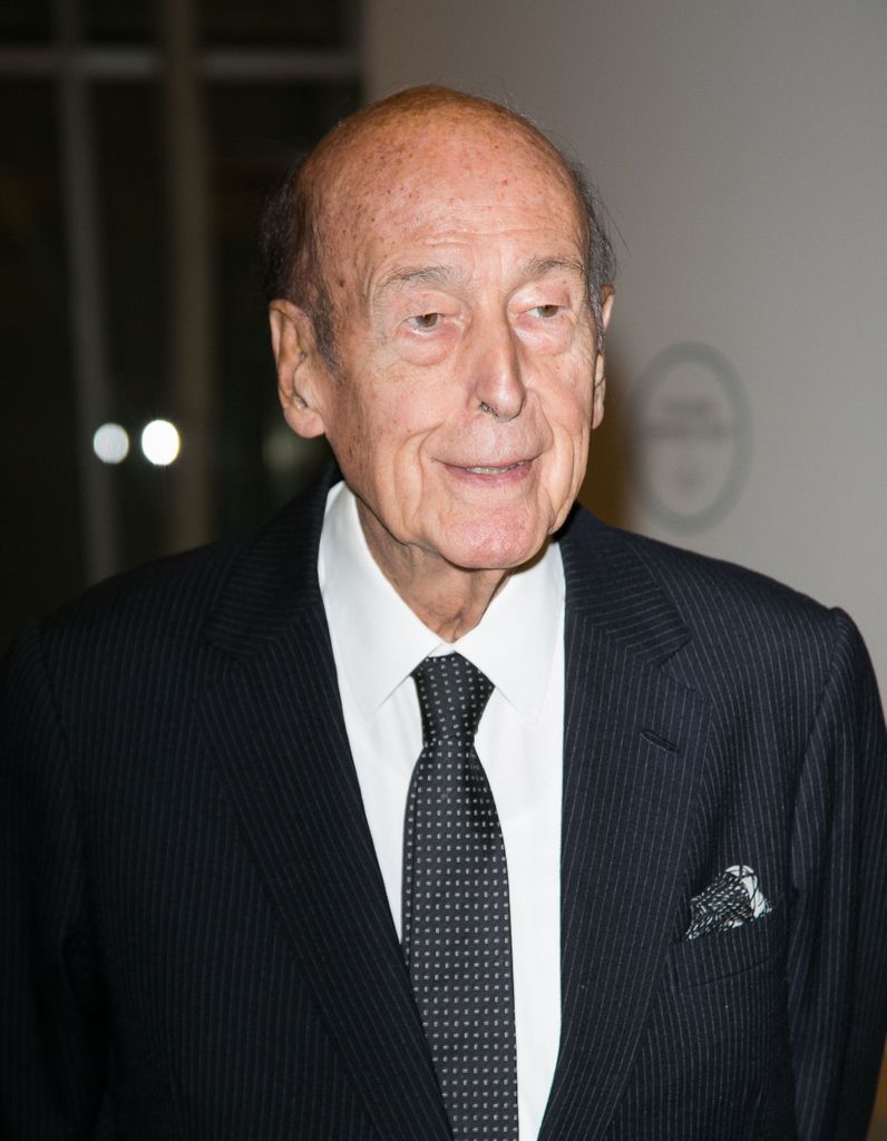 valery giscard d estaing le parquet de paris ouvre une enquete pour agression sexuelle elle