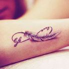 Tatouage infini avec plume Tatouage infini avec plume