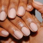 Le vernis à ongles nude