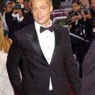 Brad Pitt et son costume en 2004